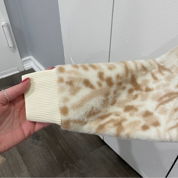 Calvin Klein Performance Faux Fur 1/4 Zip Jacket - Picture 6 of 10